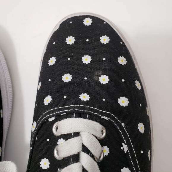5/$15 Size 9.5 American Eagle Black Casual Shoes with White Flowers - Picture 8 of 8